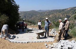 Nazilli Belediyesi, Aşağı Örencik’te yol çalışmalarına...