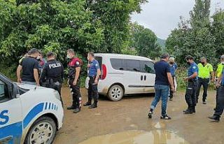 Nefes kesen kovalamaca sırasında polis otosuna çarpıp...