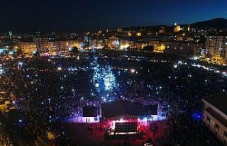 Niğde’de arabalı konserler yoğun ilgi gördü