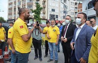Off-Roadcıları belediye önünden Başkan Kibar...