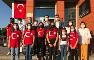 Öğrenciler 15 Temmuz şehitlerini andı