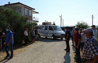 Okul müdürü evinde ölü bulundu
