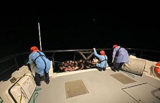 Ölüme terk edilen düzensiz göçmenler kurtarıldı
