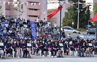 OMÜ Fen Edebiyat Fakültesi’nde mezuniyet heyecanı