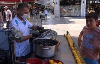 On yaşında sakız satıyordu, şimdi 10 kişiye...