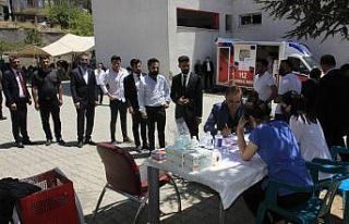 Önce aşı oldular, sonra halay çektiler