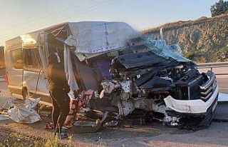 Önce demir bariyerlere, ardından beton duvara çarptı