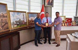 Önce yolları yapıldı, şimdi de futbol sahası...