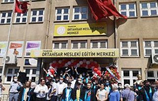 Ortahisar Mesleki Eğitim Merkezi bu yıl ilk mezunlarını...
