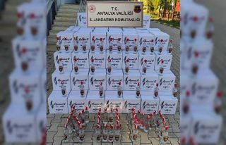 Otel deposunda bin 800 litre kaçak içki ele geçirildi