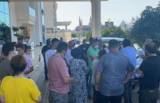 Otel ismi değişince onlarca tatilci otel önünde...