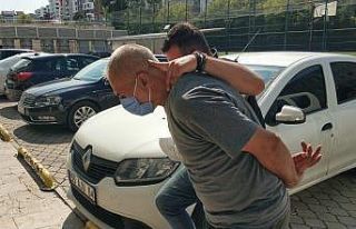 Otların arasına sakladığı uyuşturucu ele geçinde...