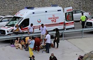 Otomobil 30 metreden şarampole uçtu: 1 ölü, 7...