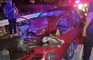 Otomobil emniyet şeridindeki tıra çarptı: 1 yaralı