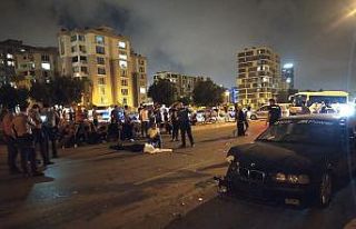 Otomobil ile çarpışan motosiklet sürücüsü hayatını...