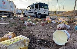 Otomobil ile hafif ticari araç çarpıştı: 4’ü...