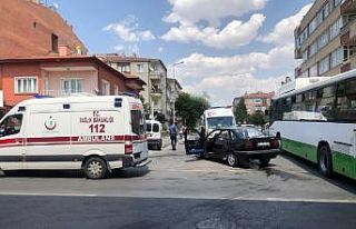 Otomobil ile hafif ticari araç çarpıştı: 5 yaralı