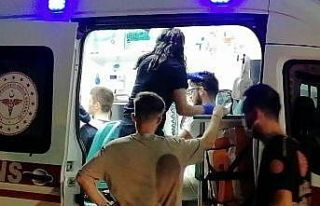 Otomobil ile servis minibüsü çarpıştı: 2 yaralı