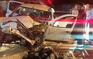 Otomobilde sıkışan sürücüyü itfaiye kurtardı