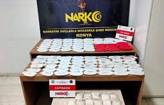 Otomobilin gizli bölmesinde torba torba uyuşturucu...