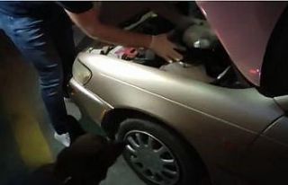 Otomobilin motor bölümünden esrar çıktı