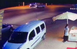 Otomobille çarpışan minibüs devrildi: 7 yaralı