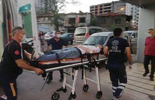 Otomobille çarpışan motosiklet sürücüsü yaralandı