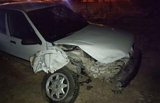 Otomobiller çarpıştı: 2 yaralı