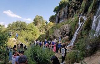(Özel) Girlevik Şelalesi bayram tatilinde Erzincan...