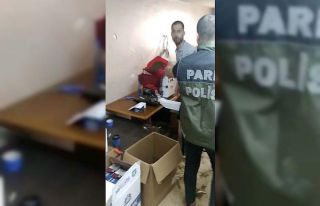 (Özel) İstanbul’da kaçak sigara imalathanesine...