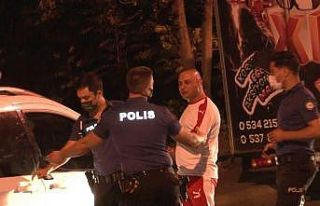 (ÖZEL) Kağıthane’de alkollü sürücü park halindeki...