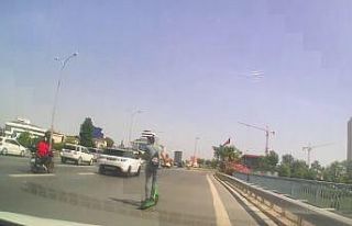 (ÖZEL) Kartal E-5’te tehlikeli scooter yolculuğu...