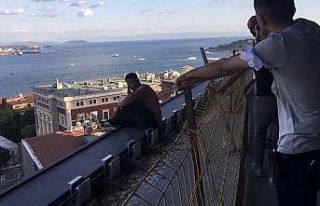 (Özel) Taksim’de polisten hayat kurtaran müdahale