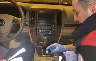 (Özel) Zırhlı aracın mıknatısla açılan gizli...