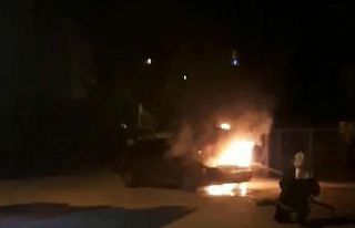 Park halindeki araç küle döndü