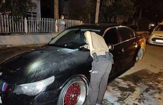 Park halindeki otomobil, üzerine benzin dökülerek...