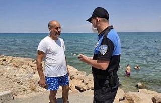 Polis boğulmalara karşı broşür dağıttı