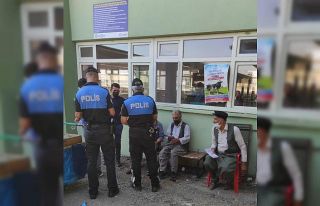 Polis ekiplerinden kurban pazarında sahte para uyarısı