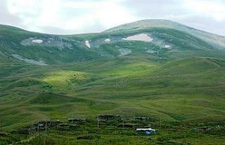 Posof’ta karlar erimeye devam ediyor