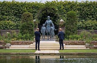 Prenses Diana’nın heykeli Londra’da açıldı
