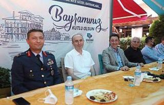 Protokol bayramlaşmasına veda mesajları damga vurdu