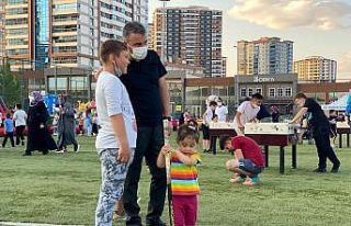 Pursaklar Belediye Başkanı Çetin, çocuklarla çim...