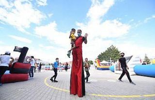 Pursaklar’da Çocuk Şenliğinin yeni adresi Altınova...