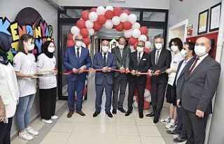 Rektör Ataç ’Kendin Yap Atölyesi’ açılışına...