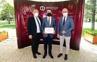 Rektör Erdal, Doç. Emre Ünlenen’i tebrik etti