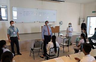 Rektörden sınava geç kalan öğrencilere makam...