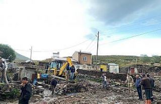 Sağanak ve dolu yağışı sonrası Hanak ilçesi...