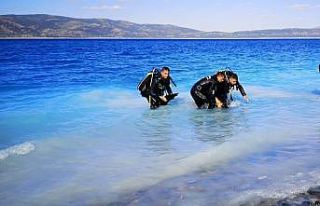 Salda Gölü’ne giren genç boğuldu, aile sinir...