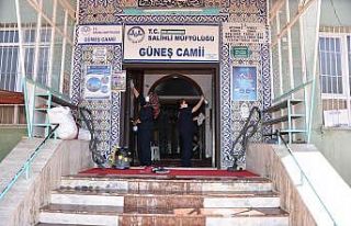 Salihli’de camiler bayrama hazır