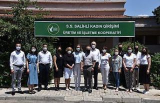 Salihli’deki üreten kadınlara ekipman desteği